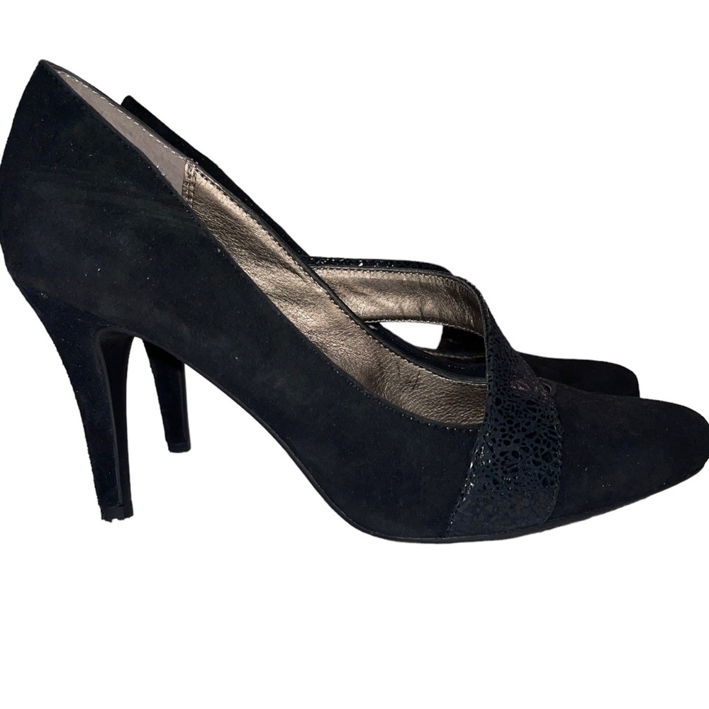 Moda - Lanie - Black suede pump with top strap accent - size 6.5 M